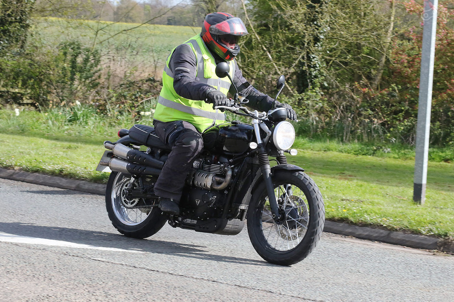 Заводской скремблер на базе мотоцикла Triumph Street Twin 2017 («Триумф Стрит Твин 2017»)