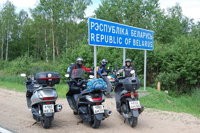 Альберт, Паша и Макс — отчаянные единомышленники со скутер-клуба