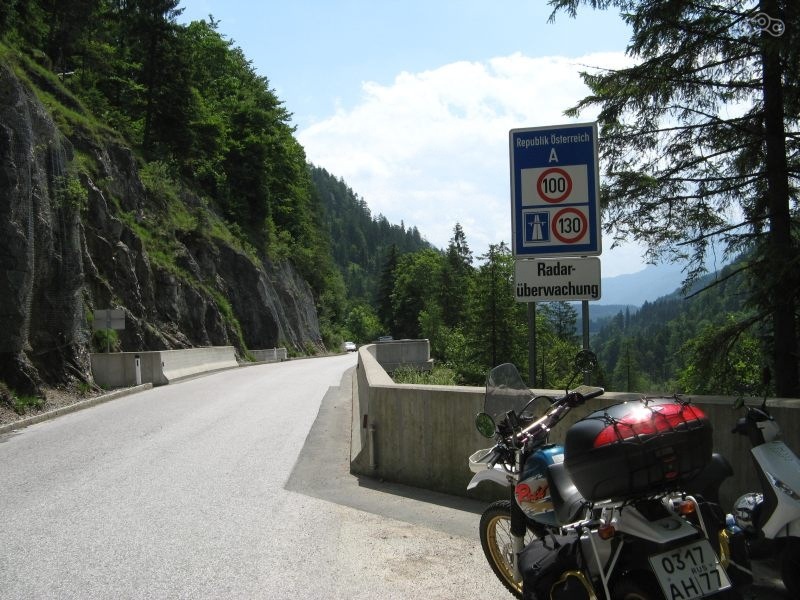 Ребята в это время также разделились — Паша отправился покорять альпийские серпантины а Альберт остался изучать немецкие авиамузеи