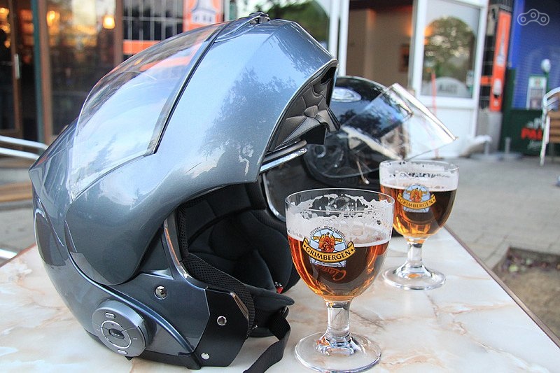 Прощальный вечер в Бельгии. Стелла Артуа родом оттуда, но мы пили что-то другое.