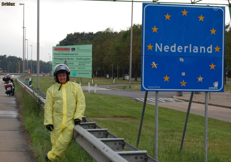 Историческое фото. Улыбка немного наигранная, за неделю в пути порядком устали.