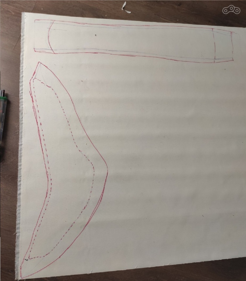 тут боковина только одна нарисована , я её просто перевернул в итоге обвёл и вырезал зеркальную её часть