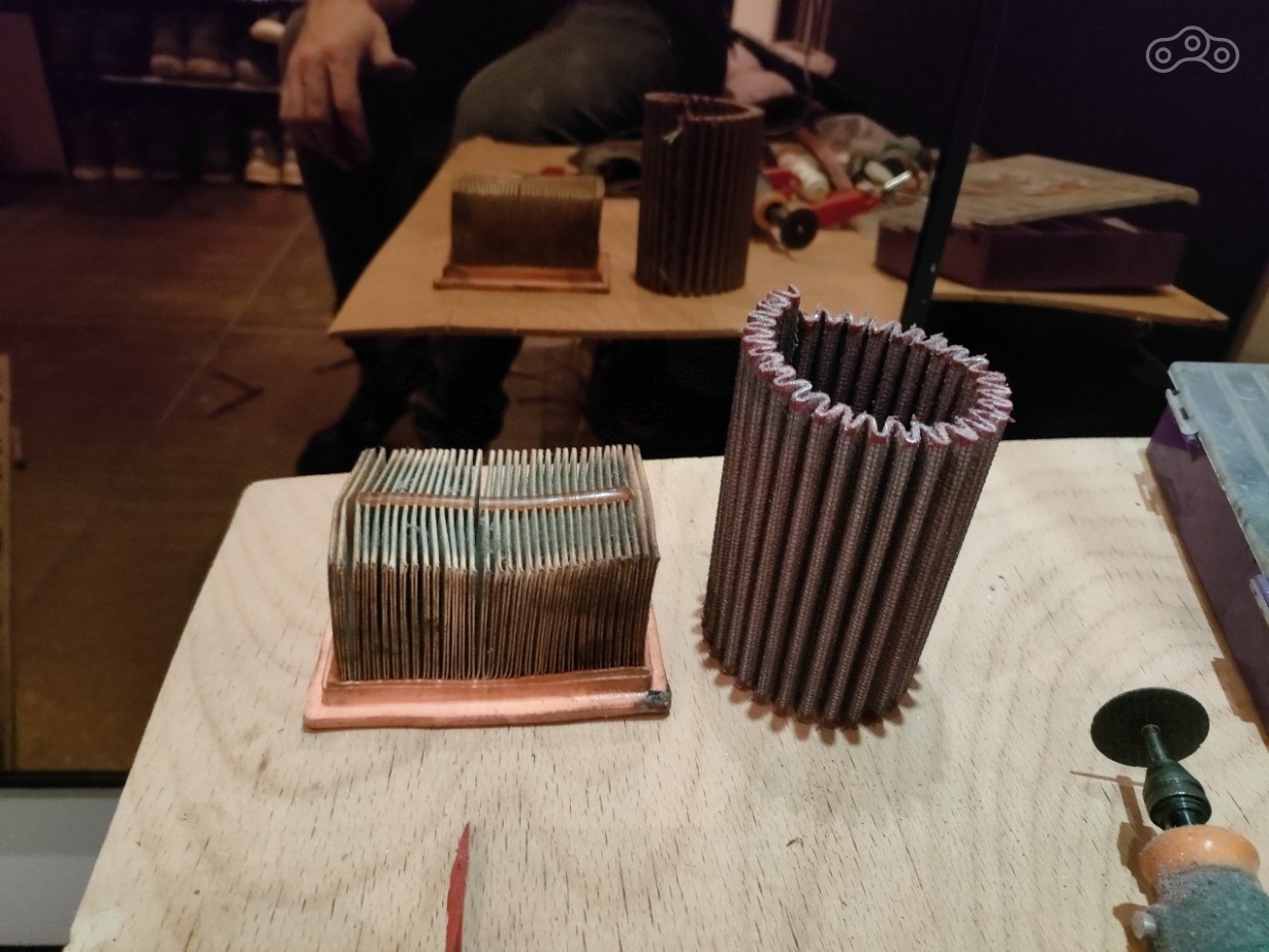 тут укоротил немного фильтр и вложил один конец гармошки в другой и зафиксировал прошив ниткой с шагом в 1 см.