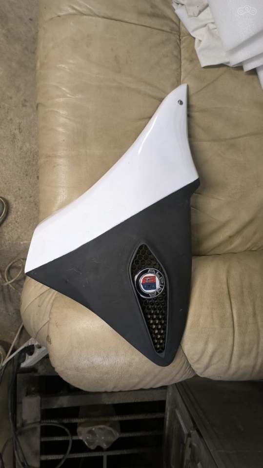 ну куда же без "ПРЕМИАЛЬНОГО" логотипа