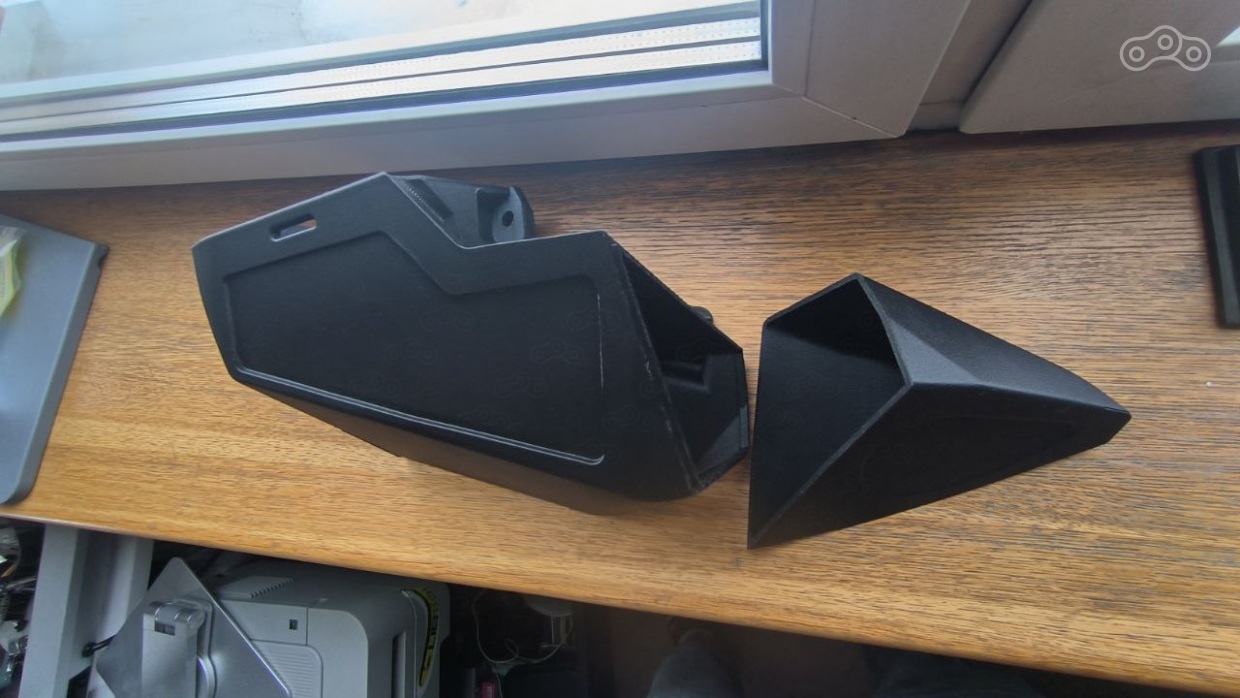 сделал выямку под дверку - мало ли я захочу сделать мини кофр вместо бака