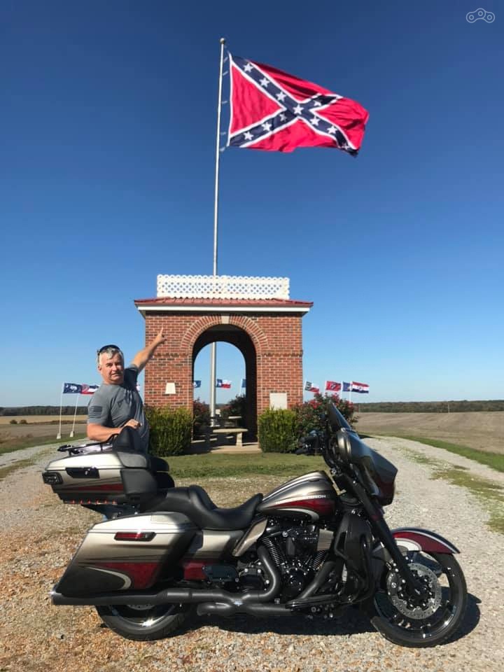 Обложка страницы Facebook Рассела Абернати