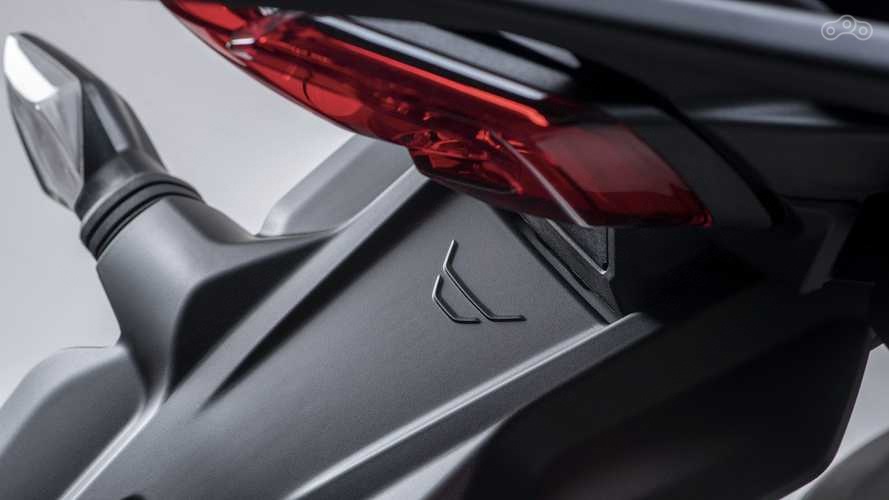 Задний радар расположен под стоп-сигналом