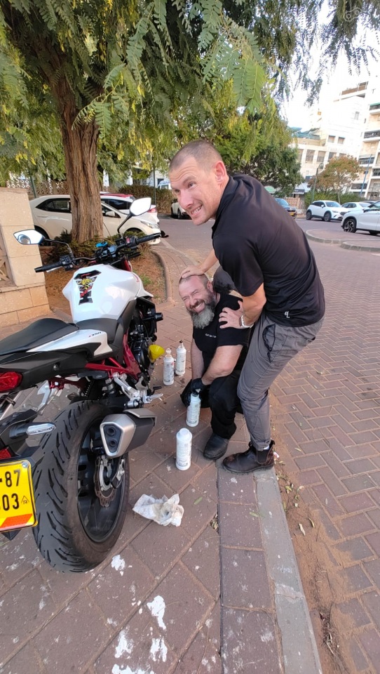 Двор Гараж - кто тока на голову не присядет :)