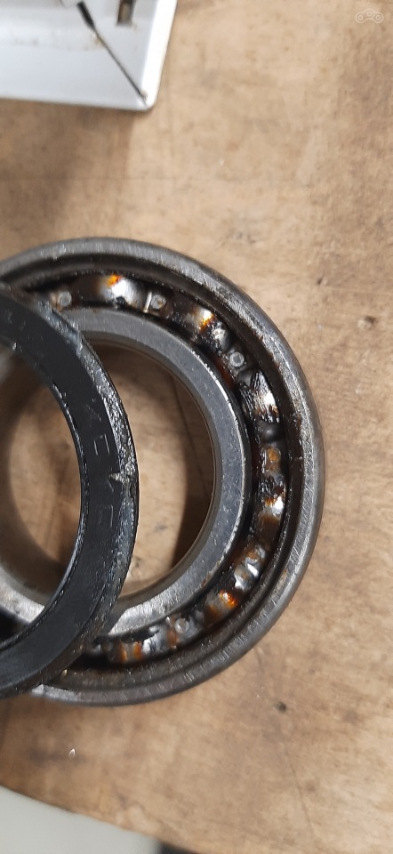 Вполне рабочая смазка, люфты минимальны. Хвала японцам!