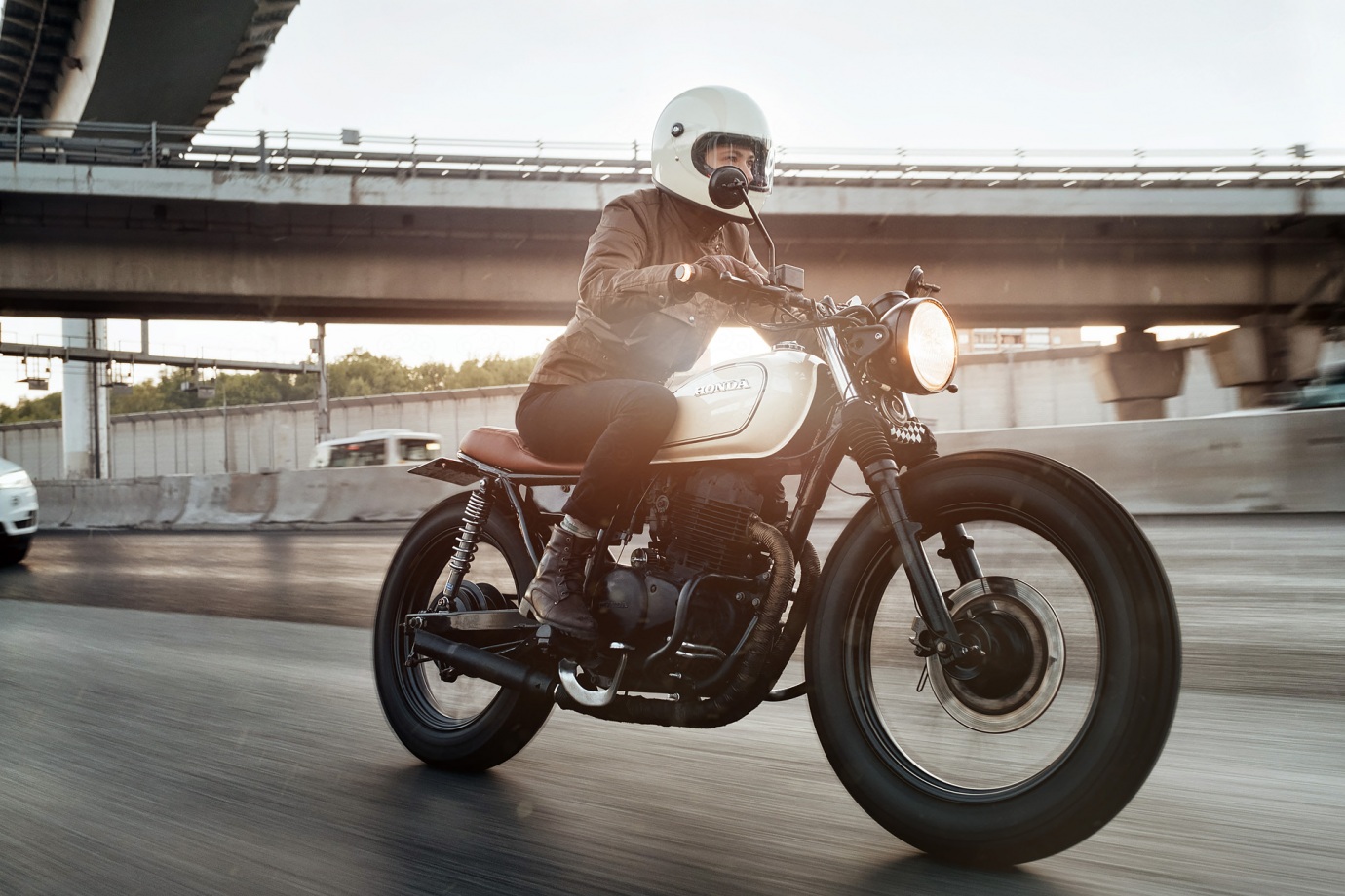 Honda CB400SS GIRL RIDER CUSTOM FLAT TRACK SCRAMBLER