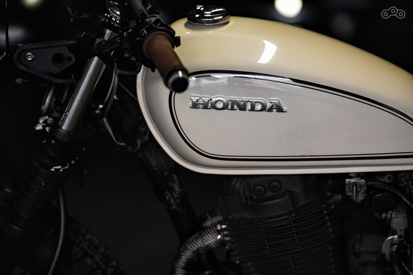 Honda CB400SS GIRL RIDER CUSTOM FLAT TRACK SCRAMBLER