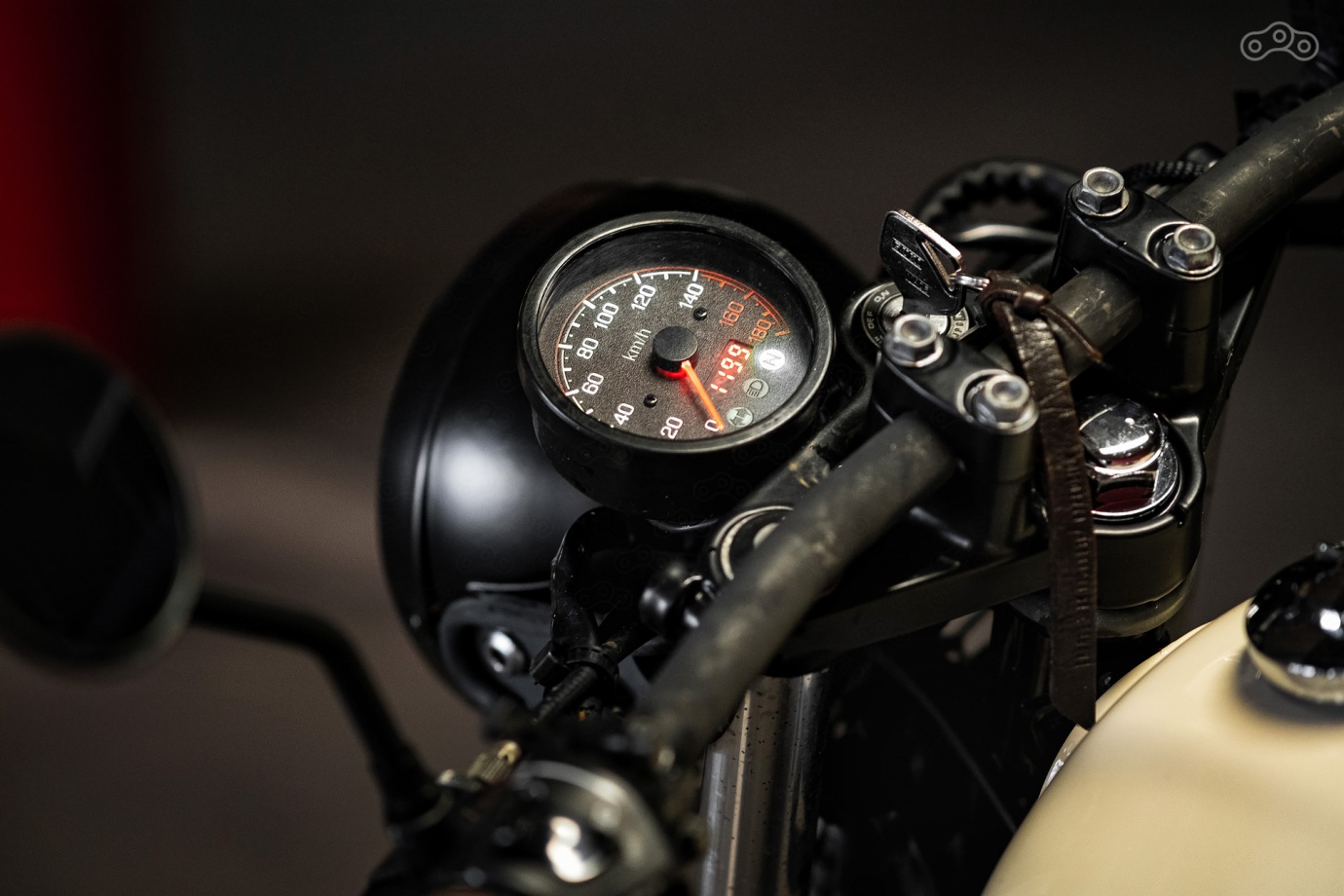 Honda CB400SS GIRL RIDER CUSTOM FLAT TRACK SCRAMBLER