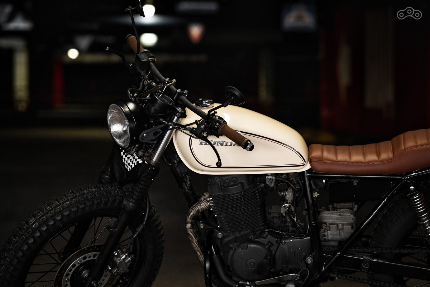 Honda CB400SS GIRL RIDER CUSTOM FLAT TRACK SCRAMBLER