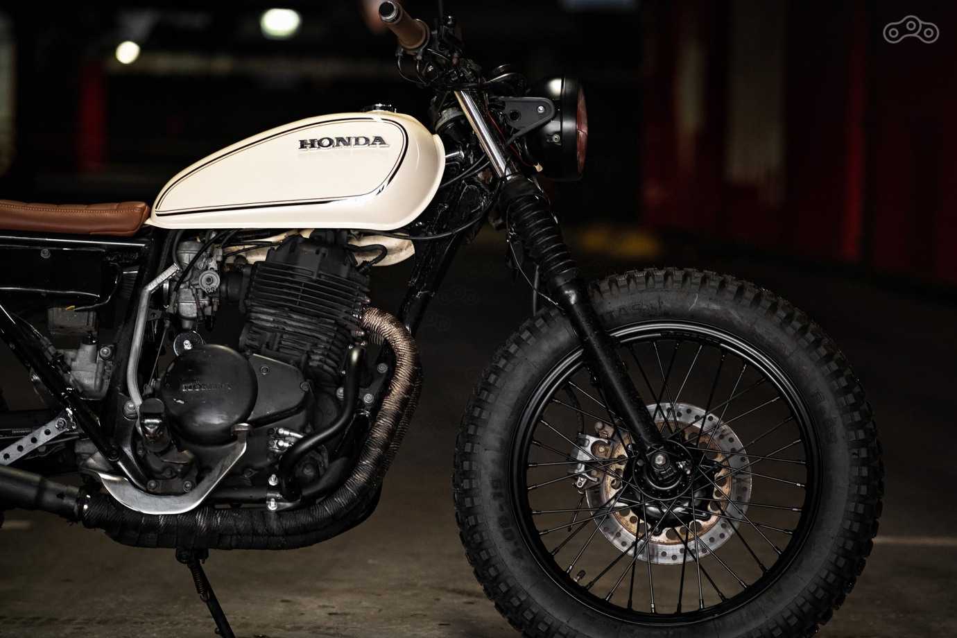 Honda CB400SS GIRL RIDER CUSTOM FLAT TRACK SCRAMBLER