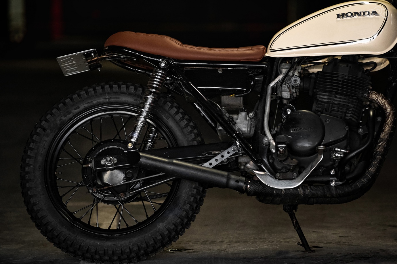 Honda CB400SS GIRL RIDER CUSTOM FLAT TRACK SCRAMBLER