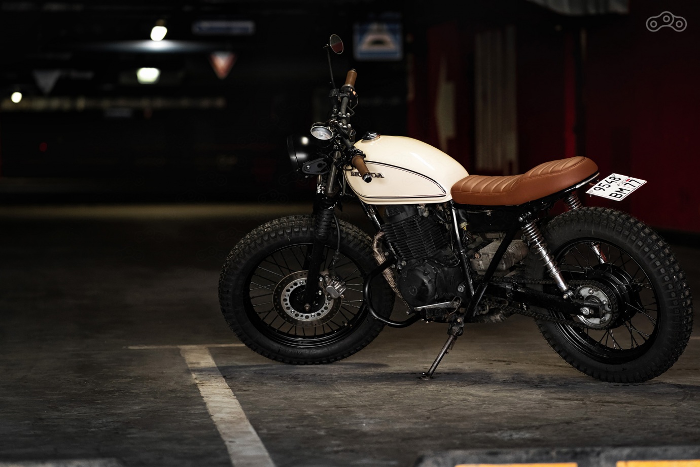 Honda CB400SS GIRL RIDER CUSTOM FLAT TRACK SCRAMBLER