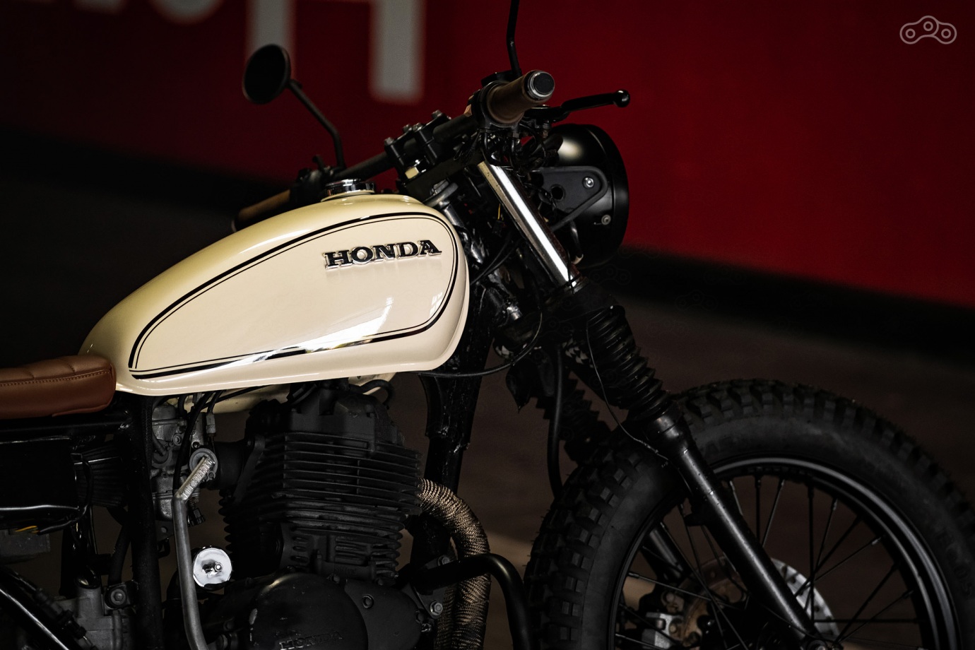 Honda CB400SS GIRL RIDER CUSTOM FLAT TRACK SCRAMBLER