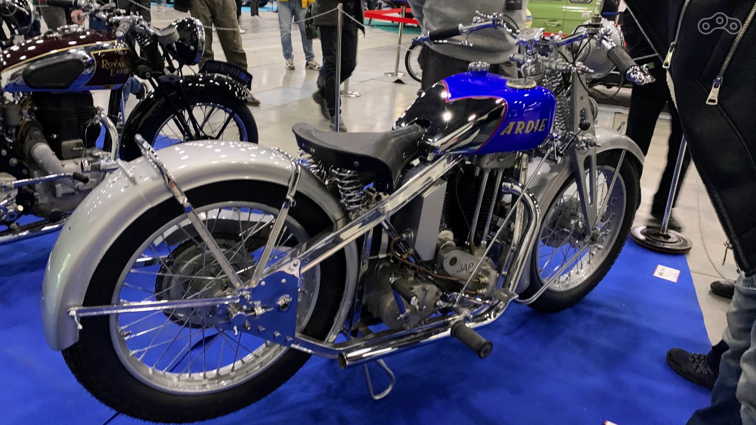 22. Ardie, обратите внимание на исполнение рукоятей