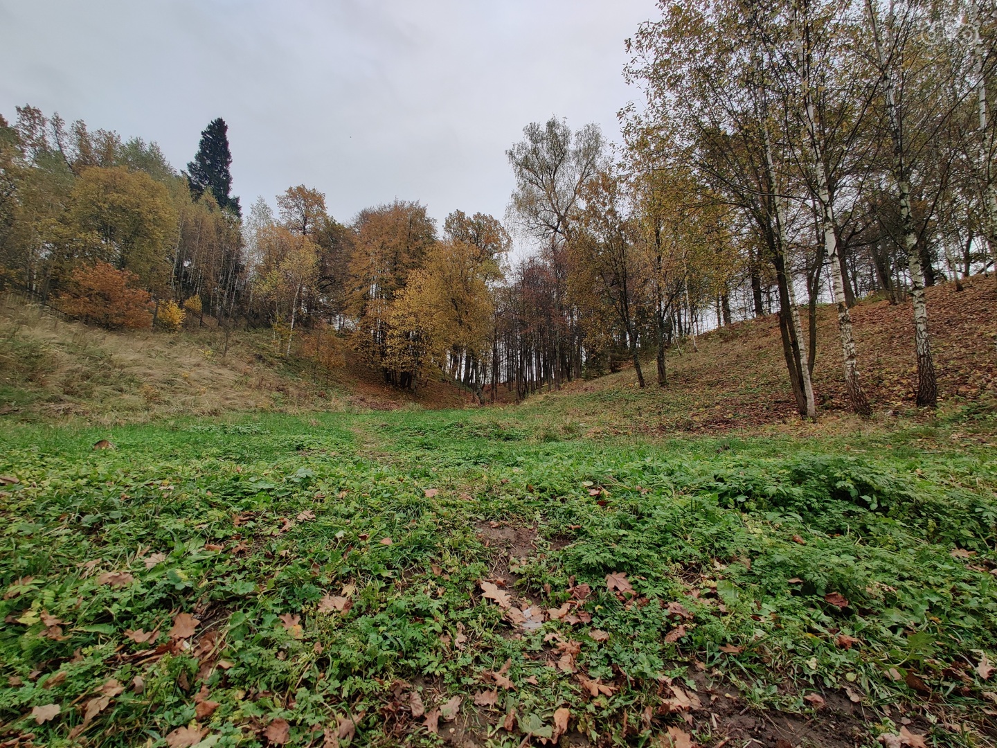 В этих холмах нельзя так просто копать - слишком много войн прошло рядом.