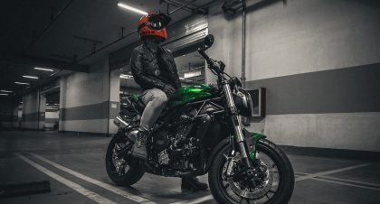 Стоит ли менять масло перед зимним хранением мотоцикла?