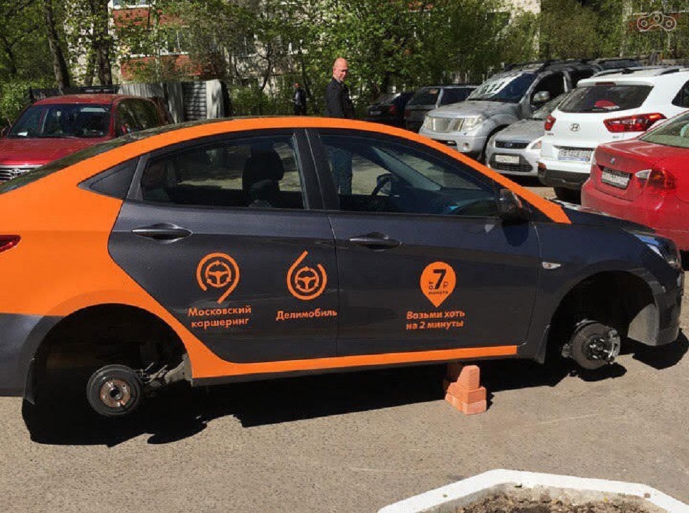 Фото: https://www.drivenn.ru/journal/novosti/o-chem-nuzhno-pomnit-pered-tem-kak-sest-za-rul-karsheringa-id35907