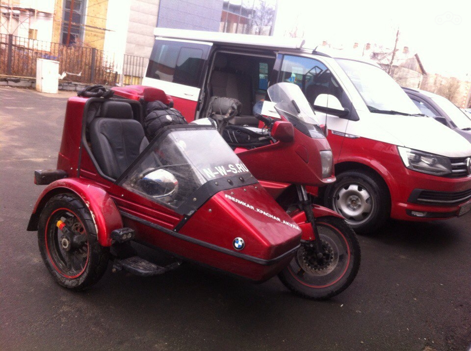 На красно-белом фольксвагене – Георгий Белов