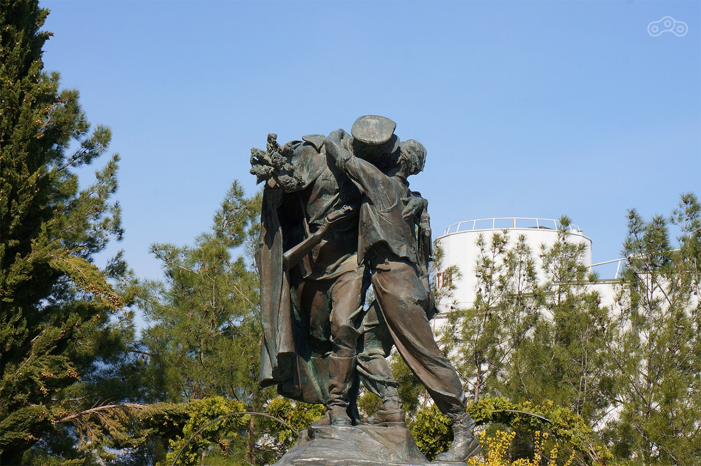 Памятник советским и британским солдатам