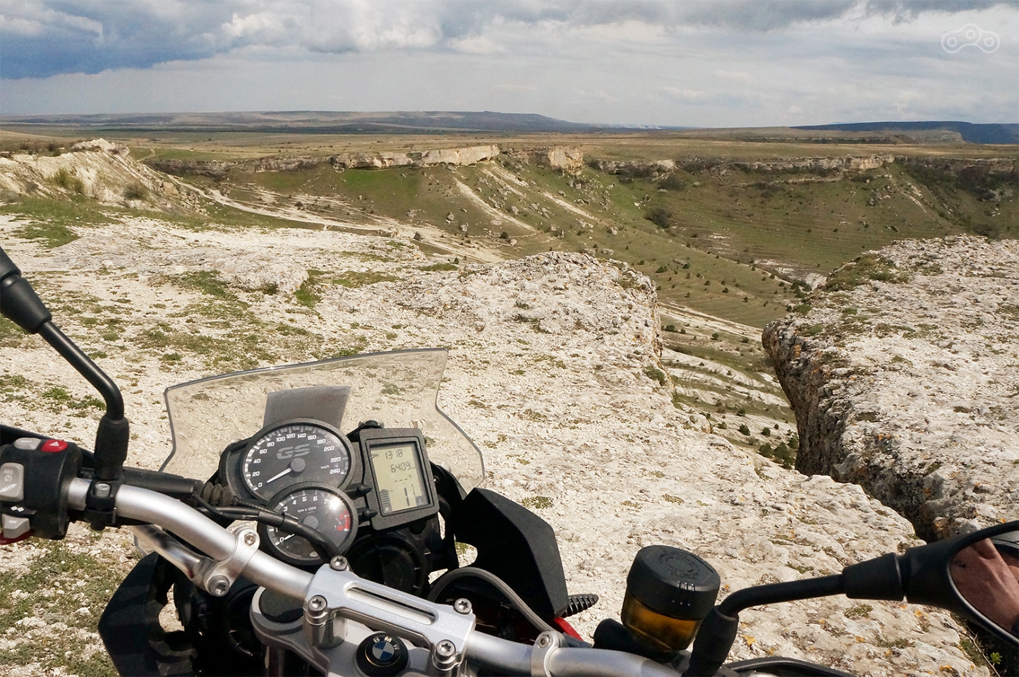 Здесь можно было бы наладить нехилое производство обоев для рабочего стола