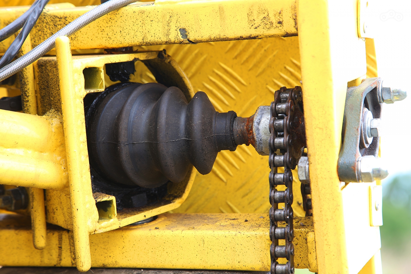 Трансмиссия мотоцикла: приводные цепи, ШРУС, ведущие, ведомые и промежуточные звезды и это всё нужно обслуживать!