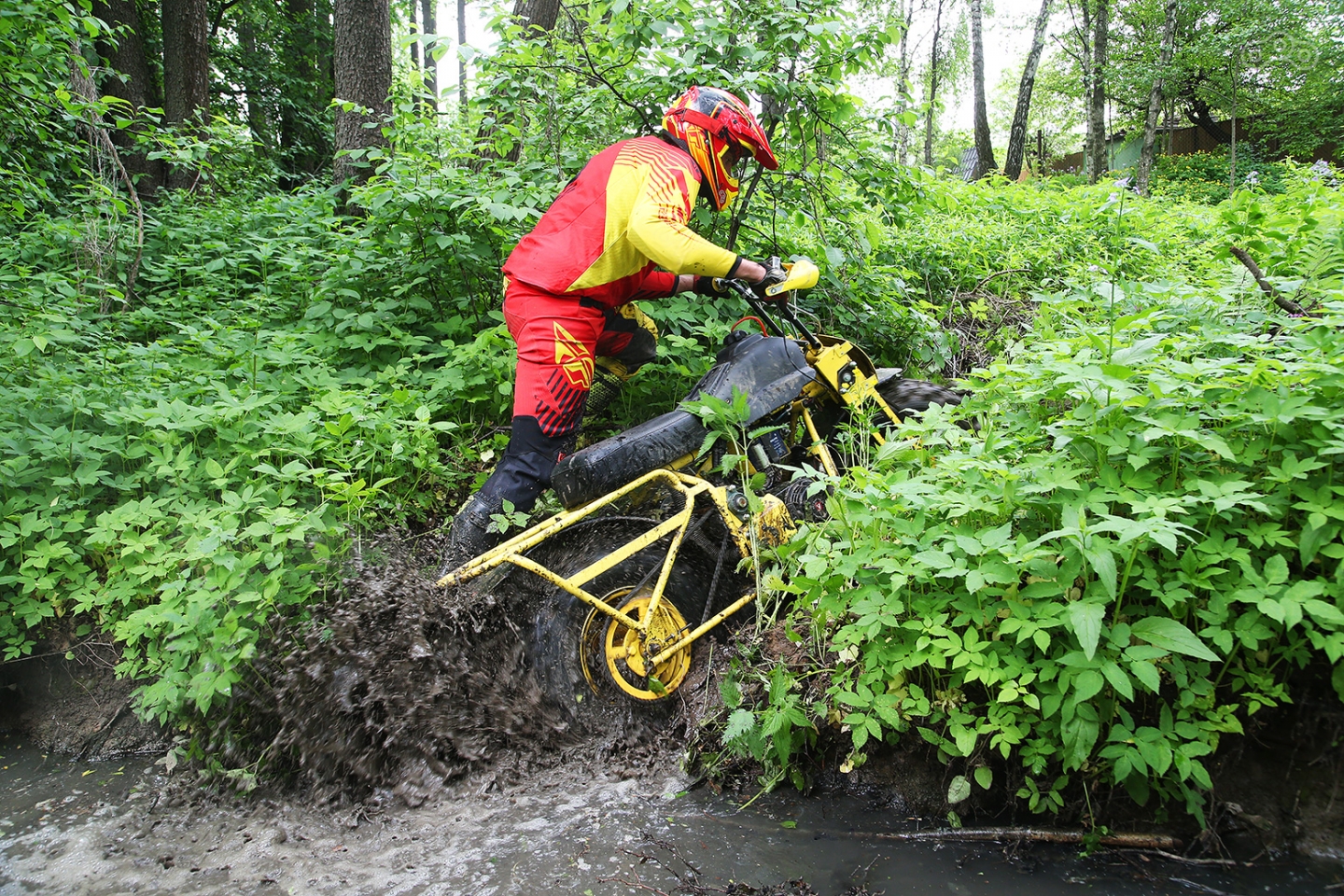 На любом другом двухколёсном аппарате сюда бы я не полез ни за какие коврижки