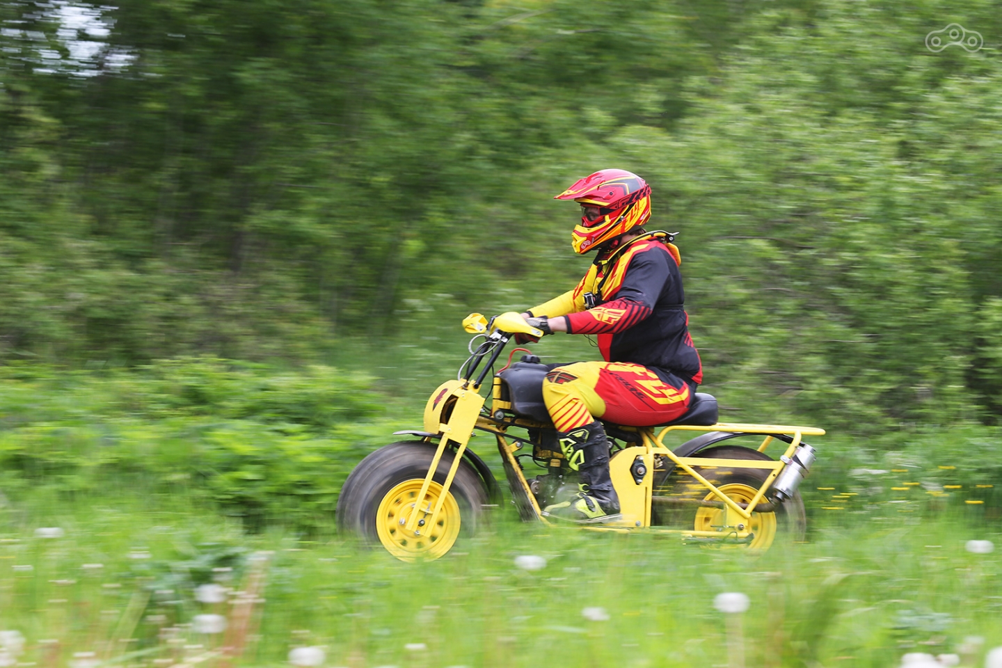 Помните притчу, про черепаху и зайца? Это оно! Мотоцикл едет медленно, но верно.