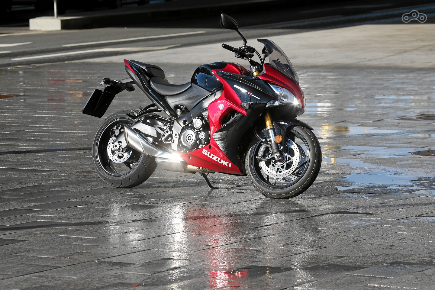 Дорожный мотоцикл Suzuki GSX S1000F