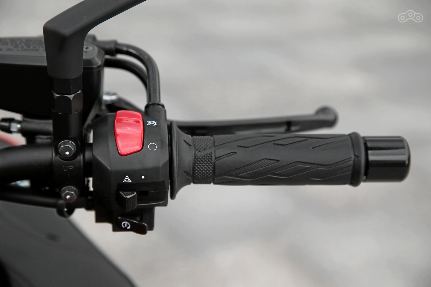 Система запуска двигателя одним касанием кнопки – приятная и удобная фишка, которой пока нет у конкурентов