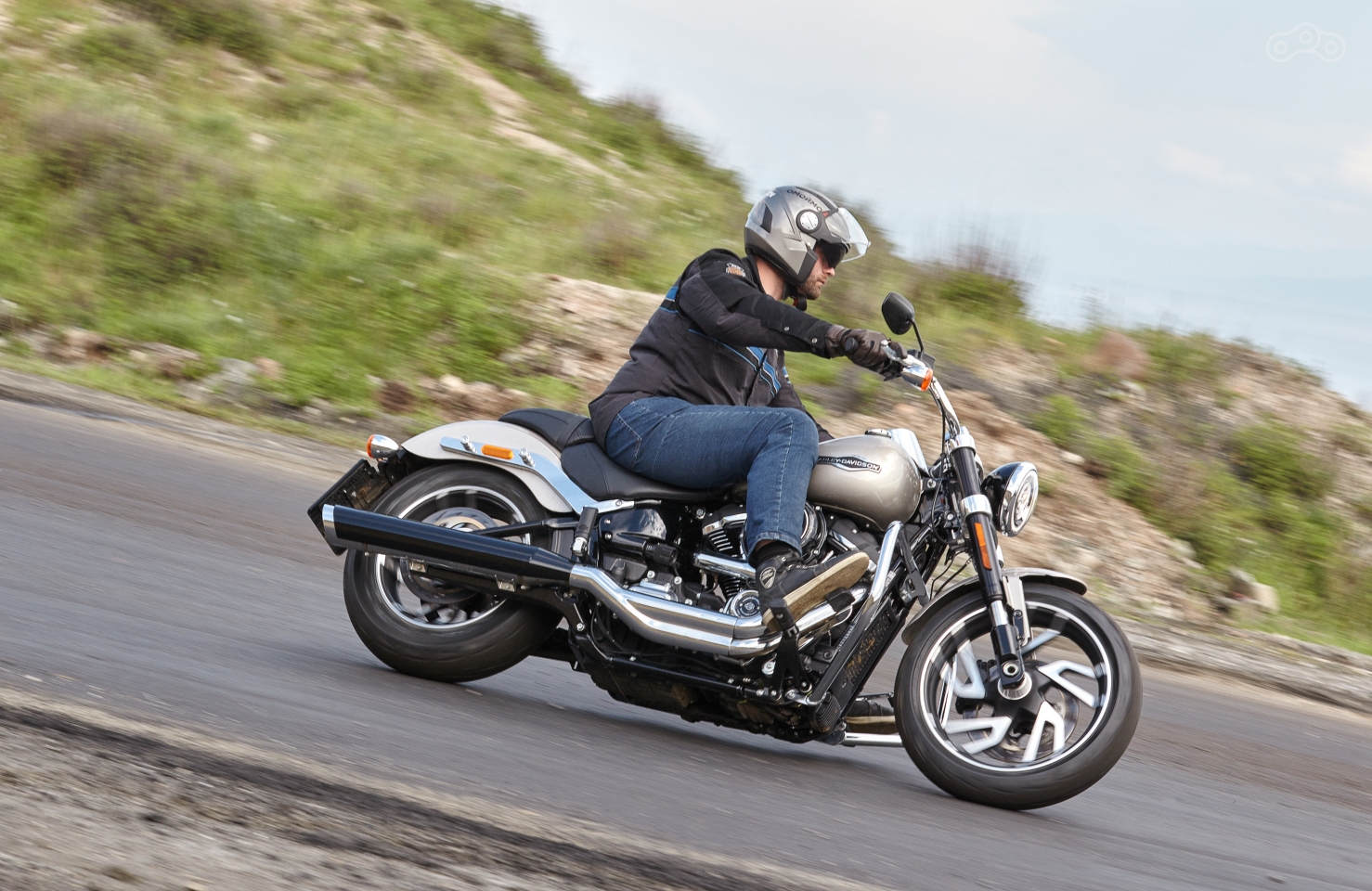 Всего несколько деталей преображают облик мотоцикла радикально.