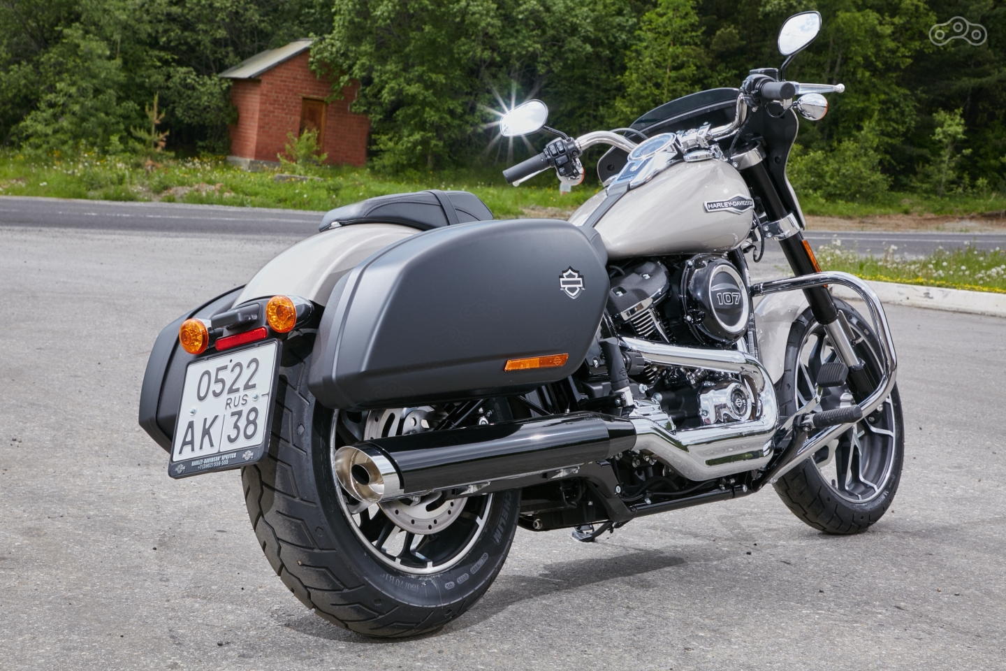 Не слишком широкие колеса наделяют управляемость приятной игривостью.