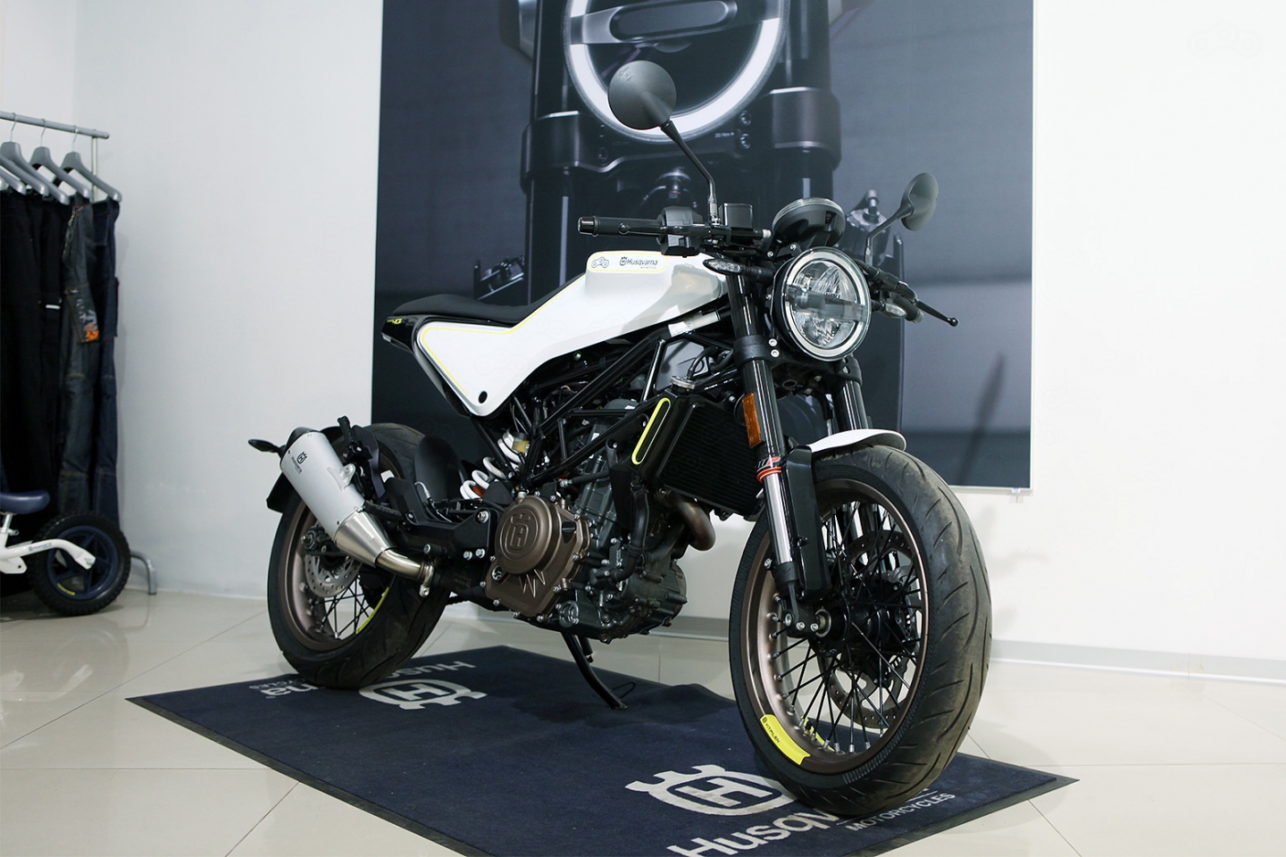 Серийный мотоцикл выглядит так же круто, как и шокировавший публику прототип четыре года назад