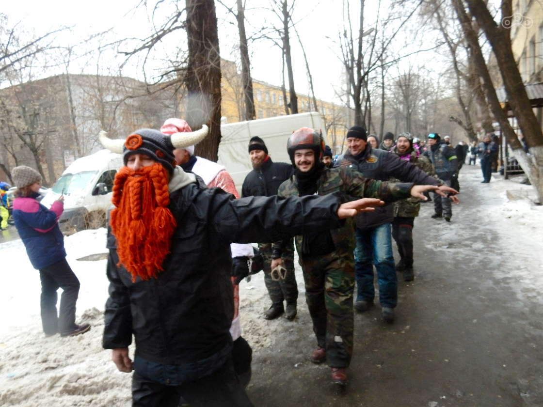Предполетные тренировки - обязательное упражнение. В колонне каждый должен понимать свое место, правила поведения и условные знаки.