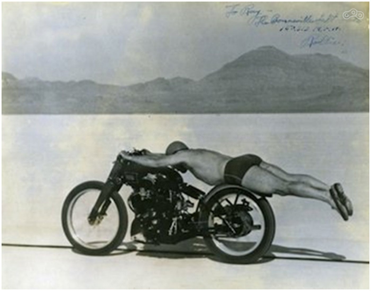 Установление рекорда скорости на соляных поля Бонневилля