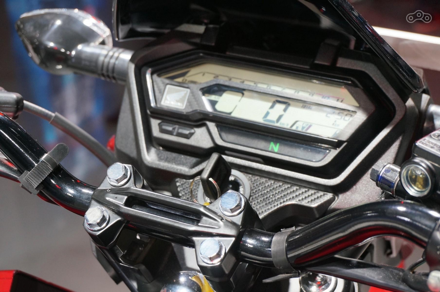 Мотоцикл отличается современными опциями и сравнительно невысокой ценой