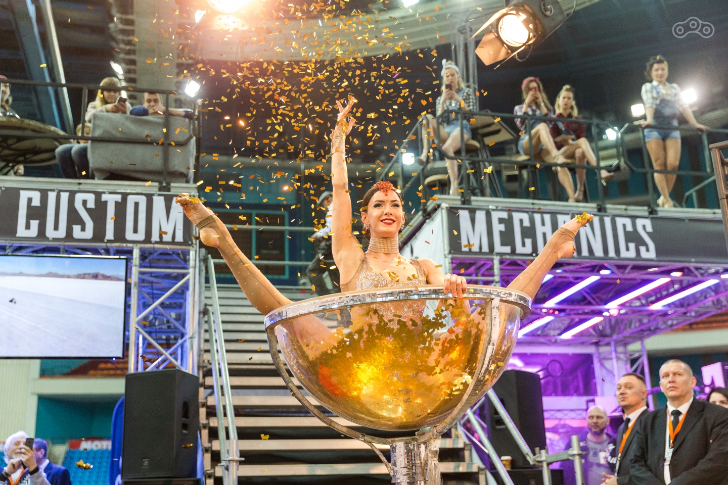 Шоу на площадке кастом-ателье Fine Custom Mechanics