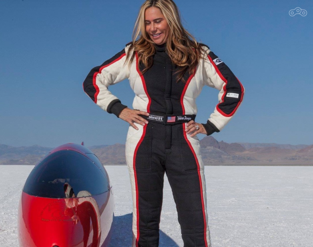 Валери Томпсон со своим стримлайнером Bub7