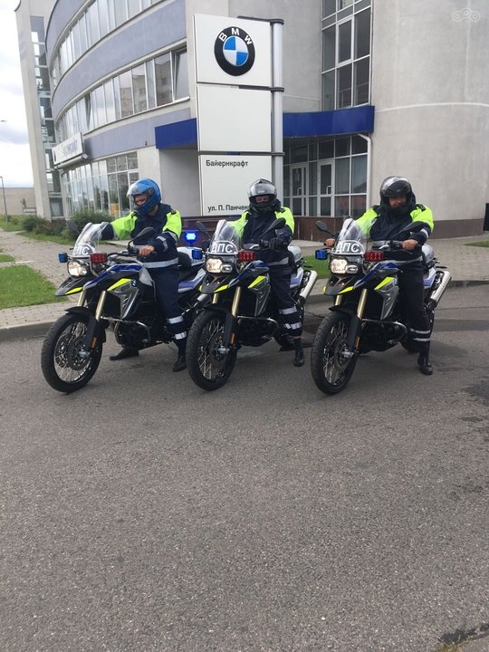 Сотрудники ГИБДД Минска на мотоциклах BMW F800GS