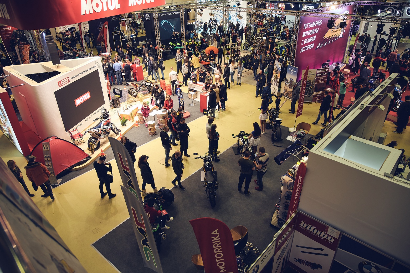 Стенд компании Motul, при поддержке которой состоялись соревнования по флэт-треку Motul In Dust We Trust