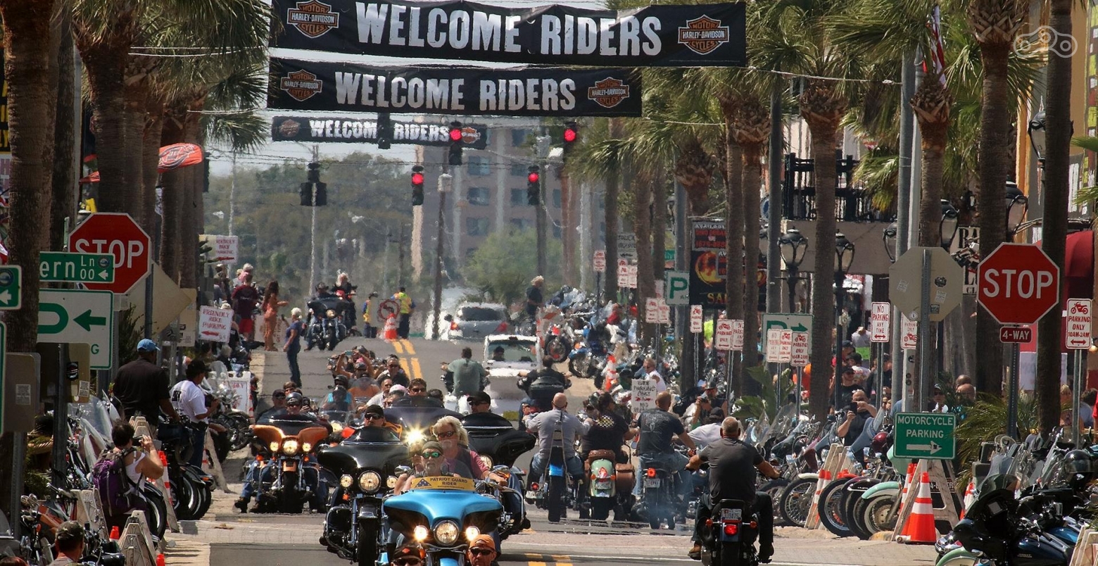 Дайтона приветствует участников и гостей фестиваля! Фото – Jim Tiller