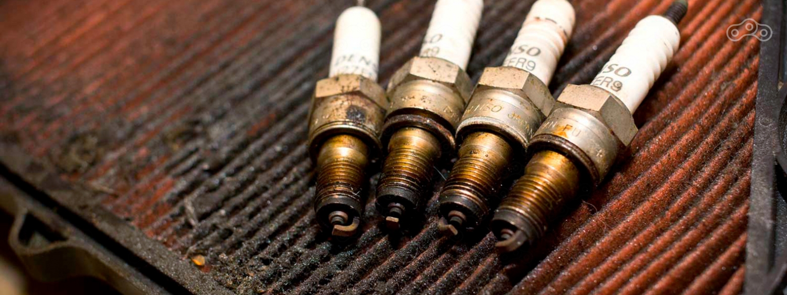 При инструментальном осмотре б/у мотоцикла следует уделить внимание свечам зажигания