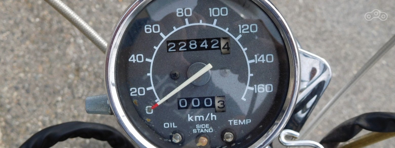 Срутка пробега на б/у мотоцикле – дело обычное. Как скручивают пробег на мото?