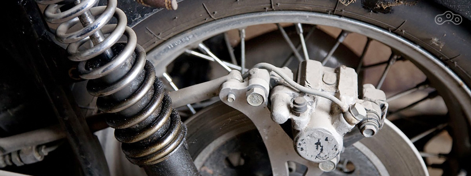 Осмотр тормозов и амортизатора мотоцикла при покупке техники с рук