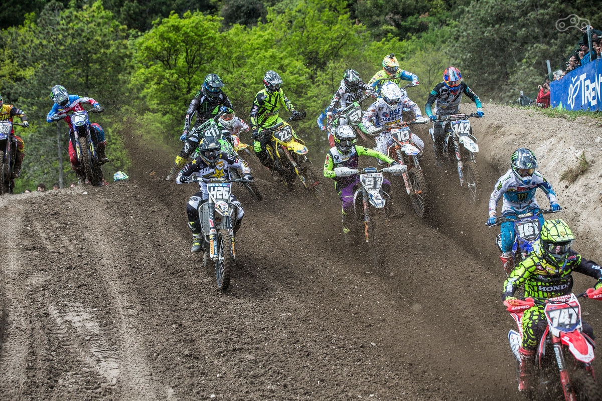 Заезд в категории MX2 на FIM Motocross World Championship 2017