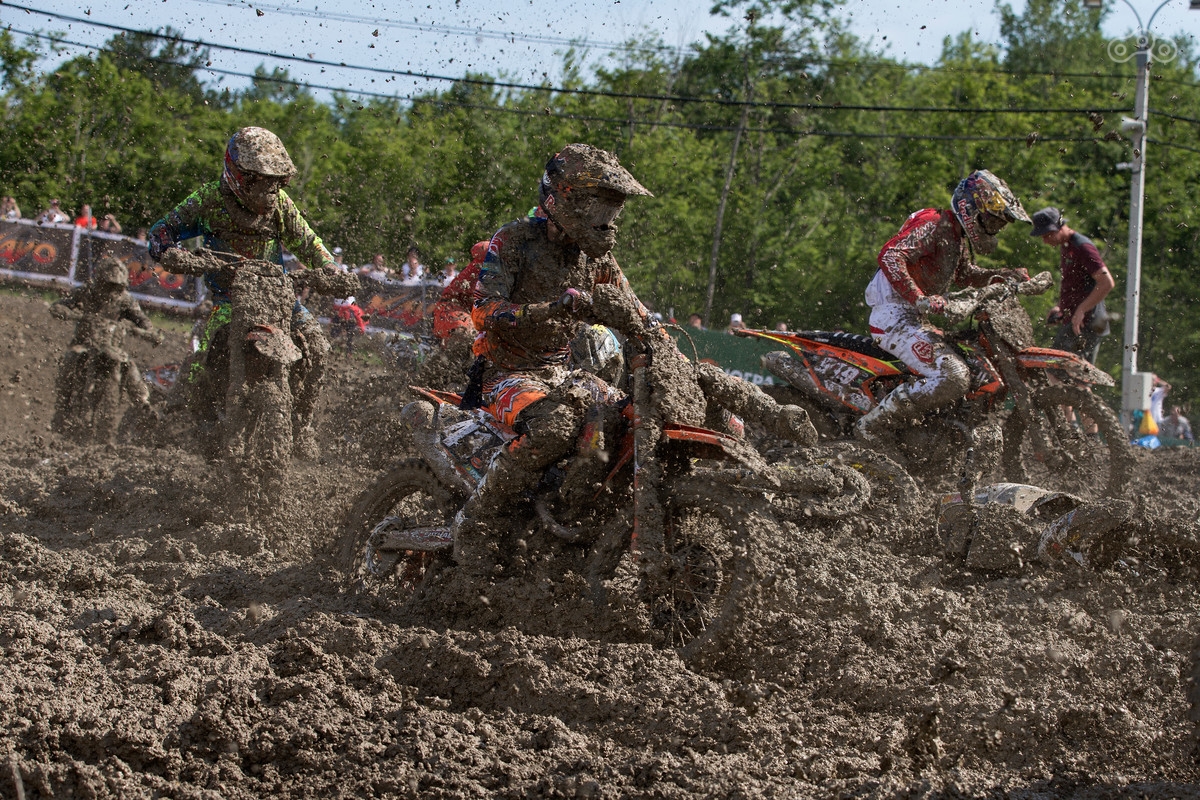 Прошедший ливень не повлиял на старт заездов MXGP