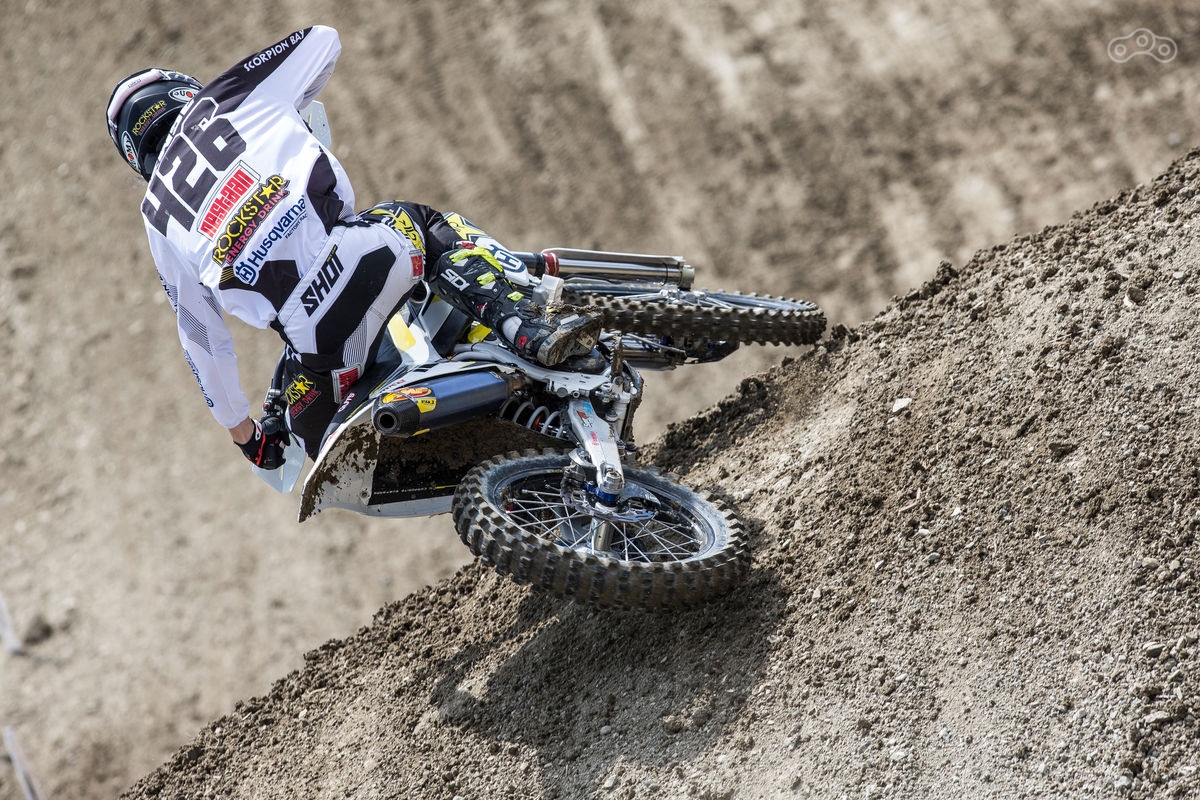 Гонщик Rockstar Energy Team Конрад Мьюс, выступающий на мотоцикле Husqvarna